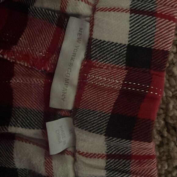 New York & Co Holiday Plaid Pajama Pants - Picture 4 of 4
